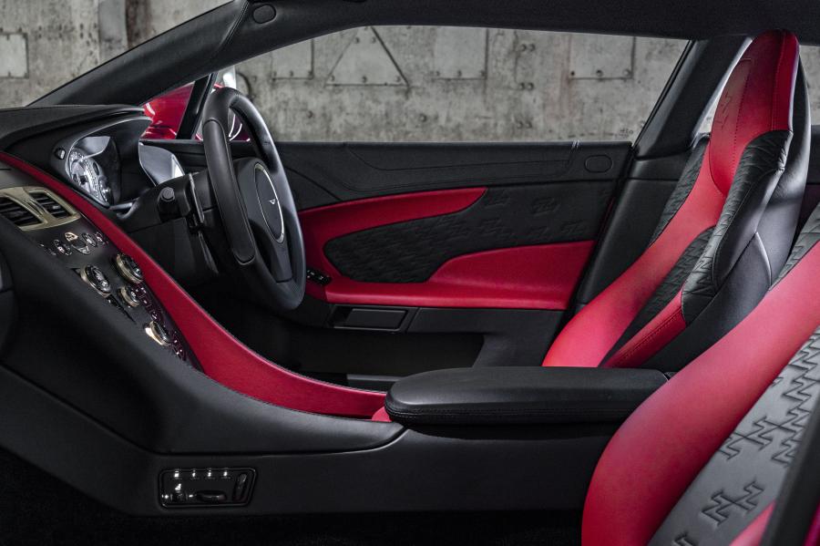 Интерьер Aston Martin Vanquish Zagato Shooting Brake 2018 года  (UK) (фото 21 из 76)